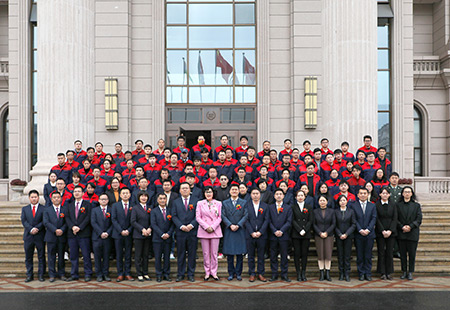 ��˾�ɲ��Ŷ�